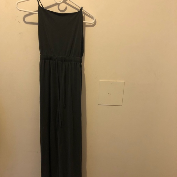 American eagle dark grey jumper. Ties @ back w/elastic waist adjustable straps - Picture 4 of 9